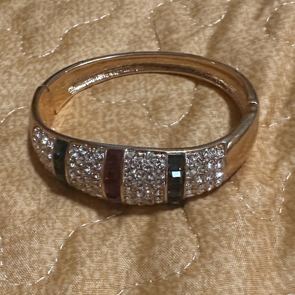 Jewelry - Bracelet Elegant Gold and Multicolor Stone